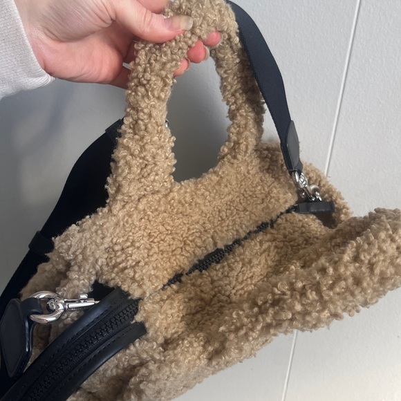 Marc Jacobs ‘The Tote Bag’ Cream Sherpa - Picture 9 of 12